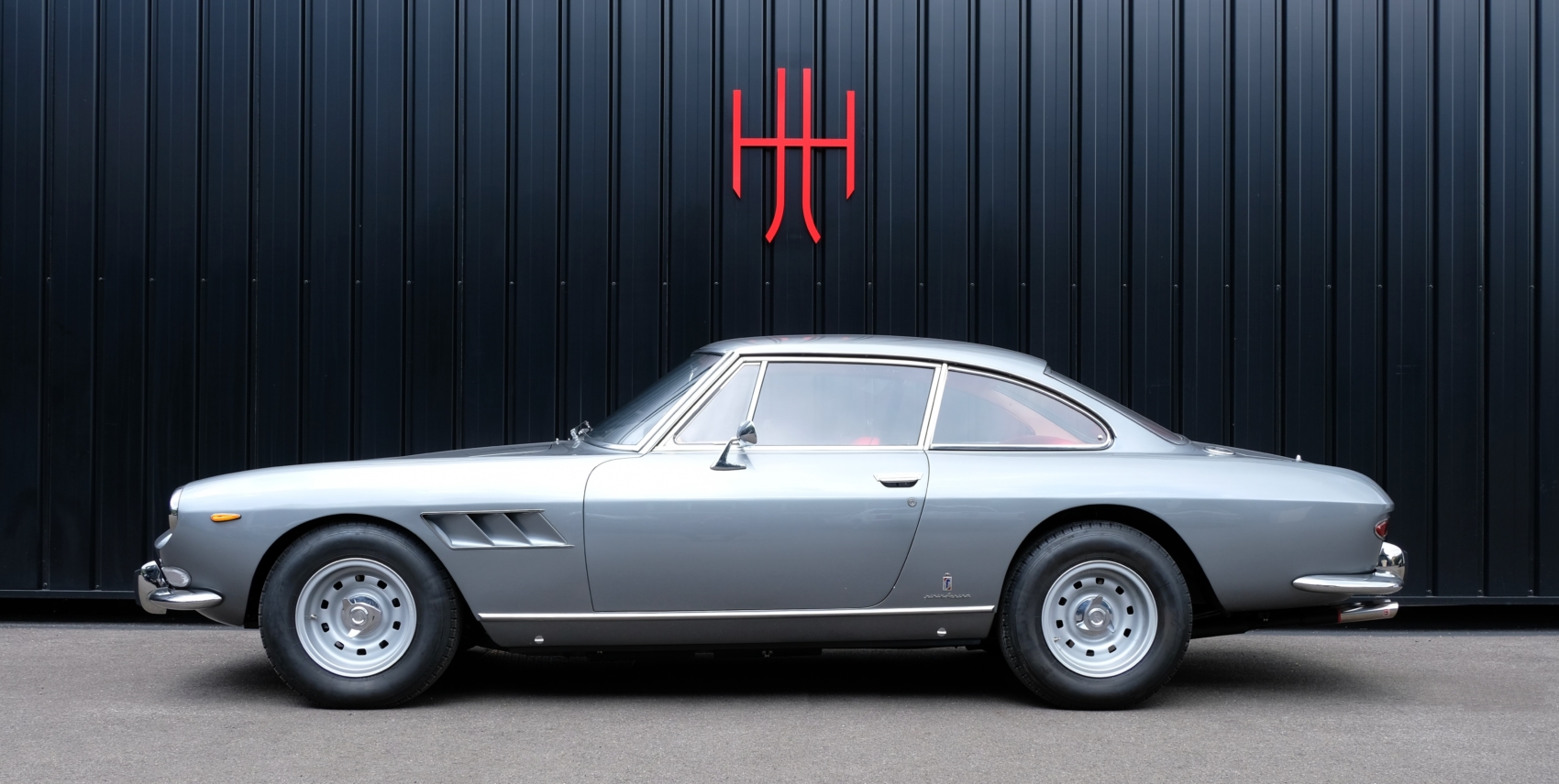 Ferrari 330 GT 2+2 Serie II