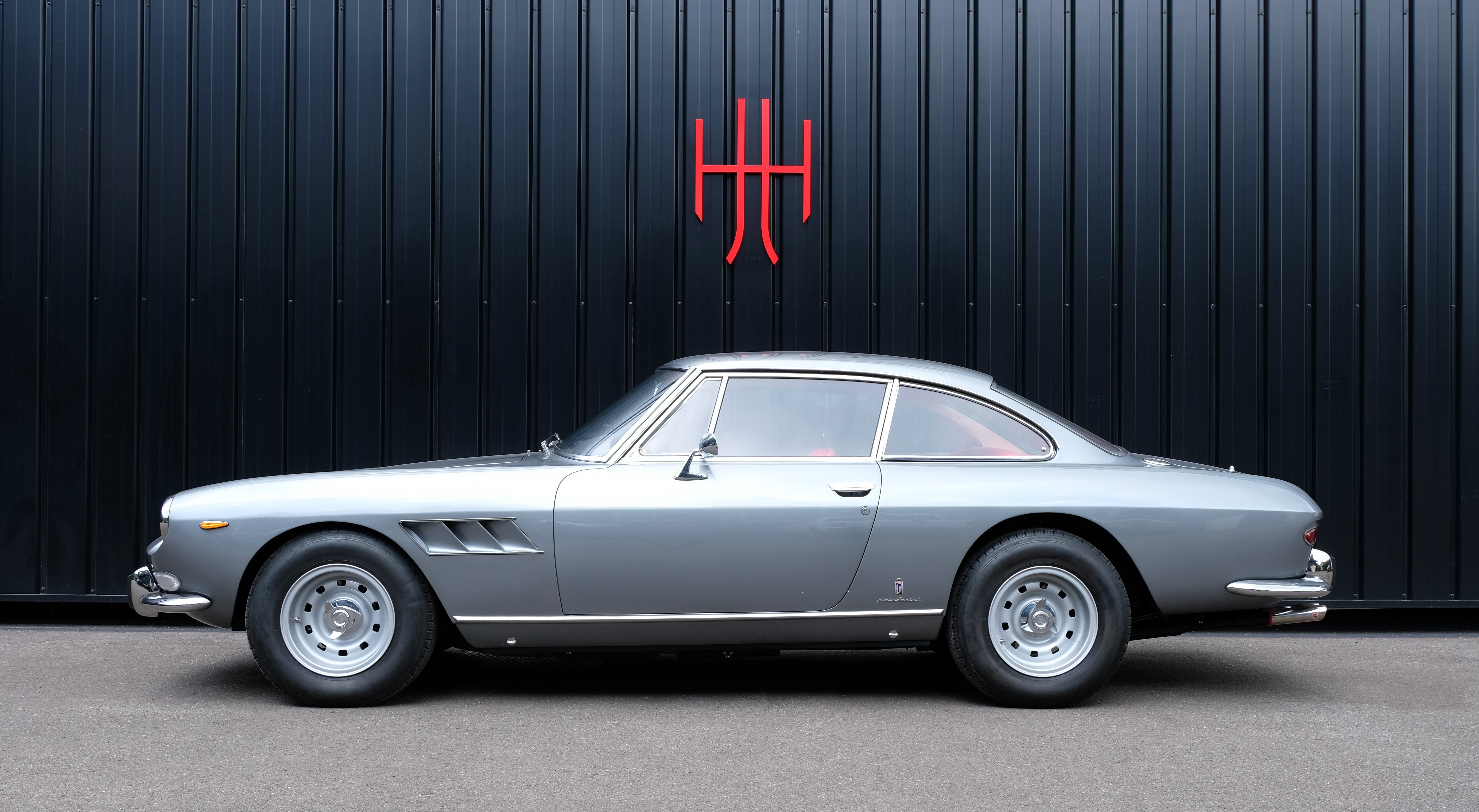Ferrari 330 GT 2+2 Serie II