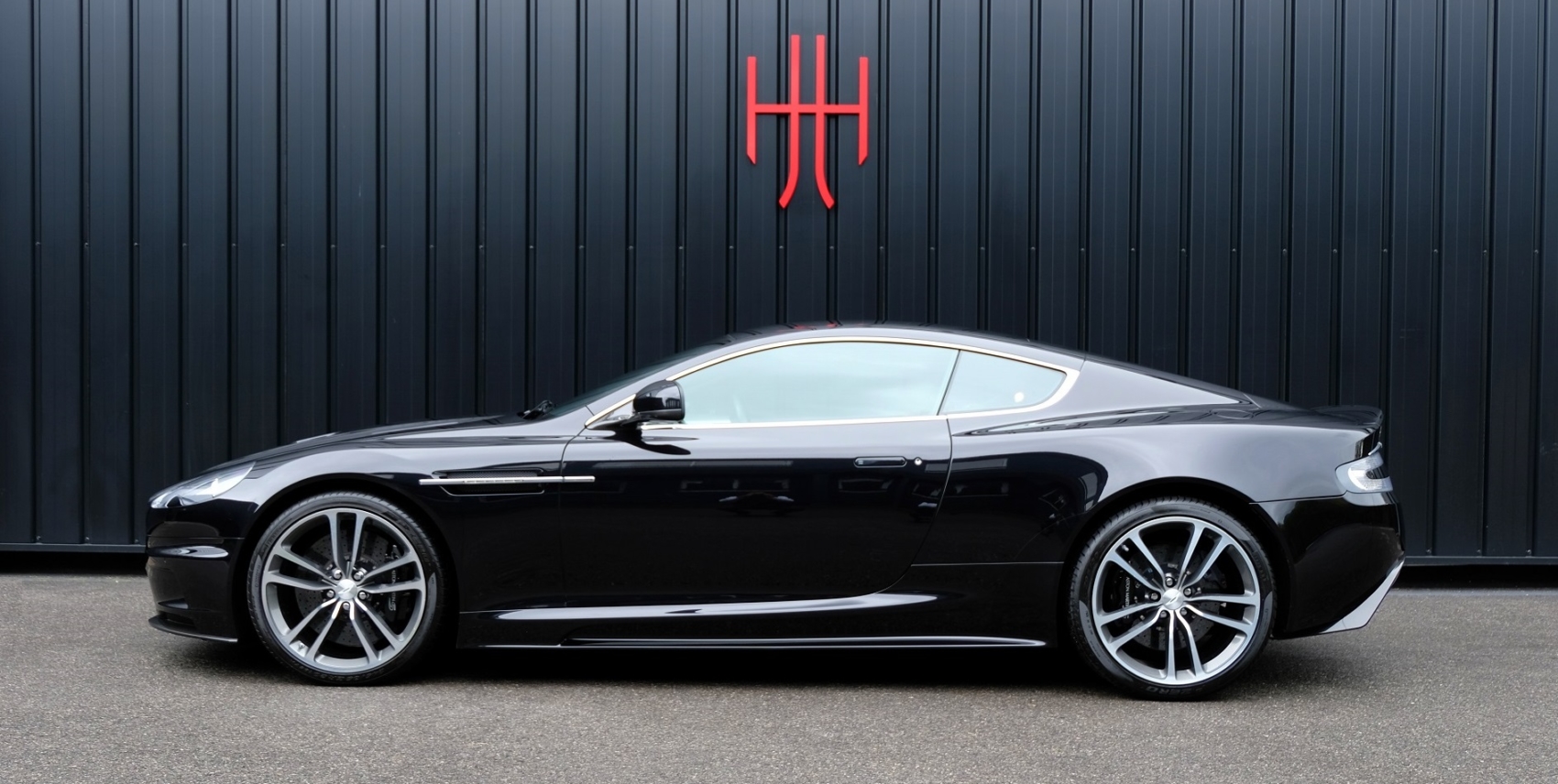 ASTON MARTIN DBS COUPE