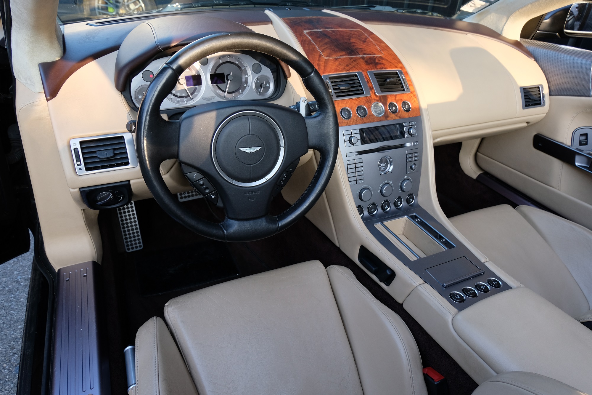 Housse voiture intérieur sur-mesure Couture Aston Martin DB9